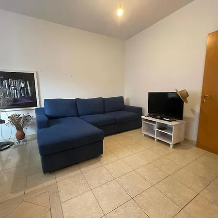 Apartment 3 Minute Walk To The *